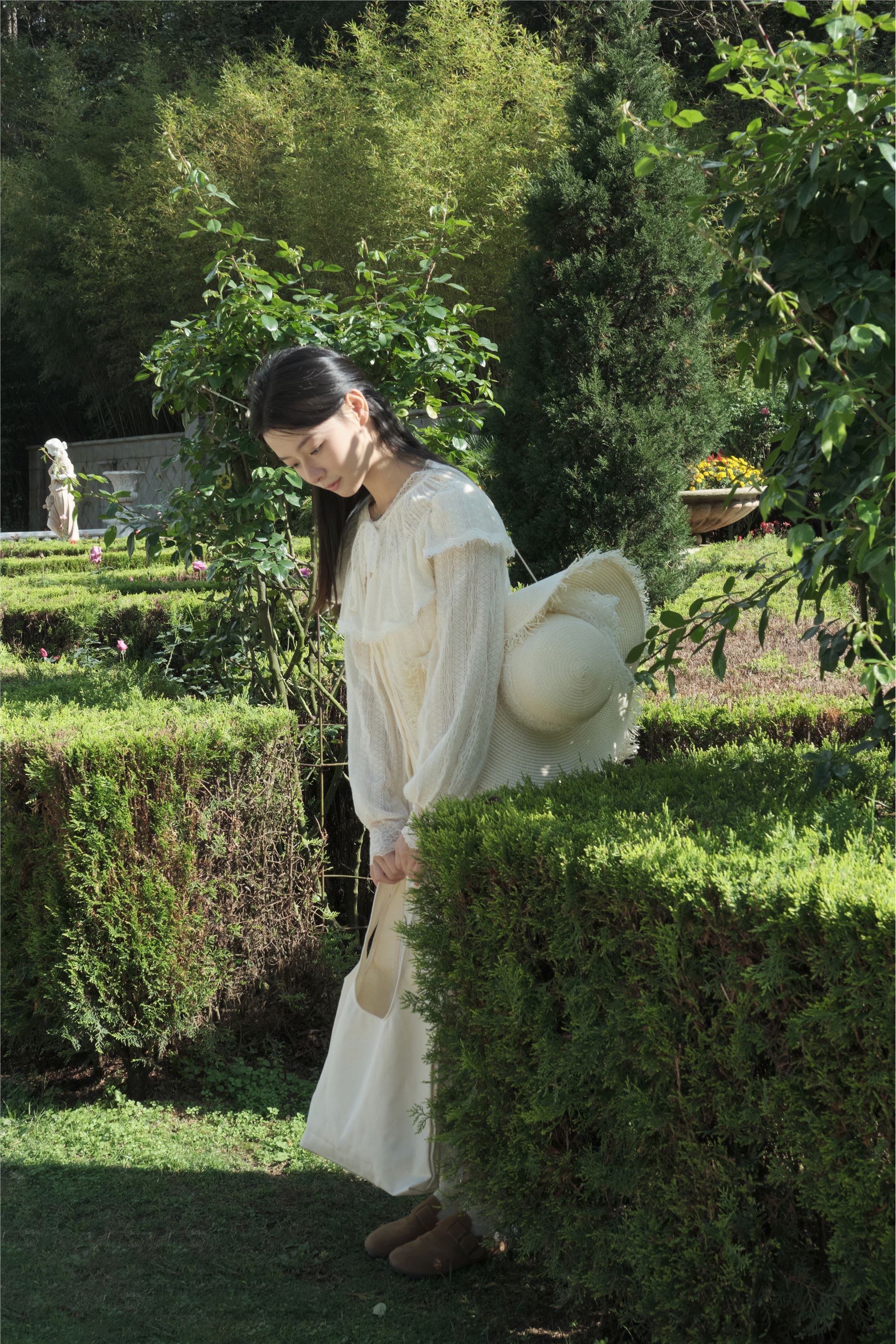 YITUYU艺图语 2025.01.02 秋游 蝴蝶妹妹